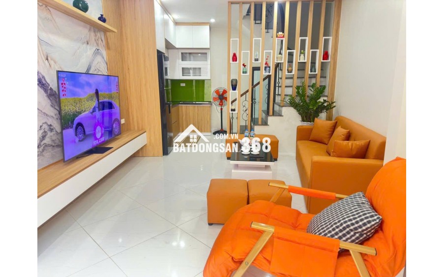 Bán nhà Định Công, 34m2, MT 3.7m, ngõ ô tô tránh đỗ ngày đêm, giá 6,1 tỷ